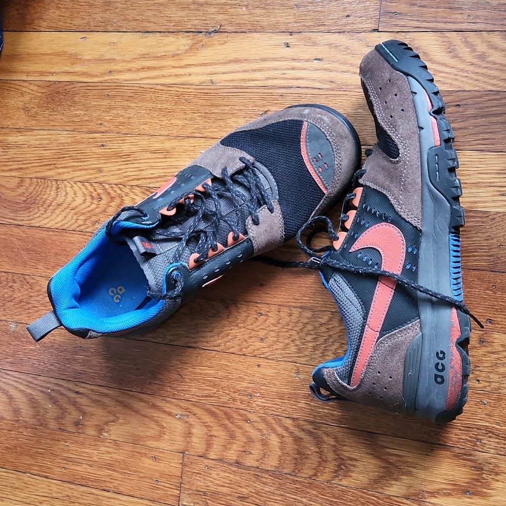NIKE ACG SNEAKERS